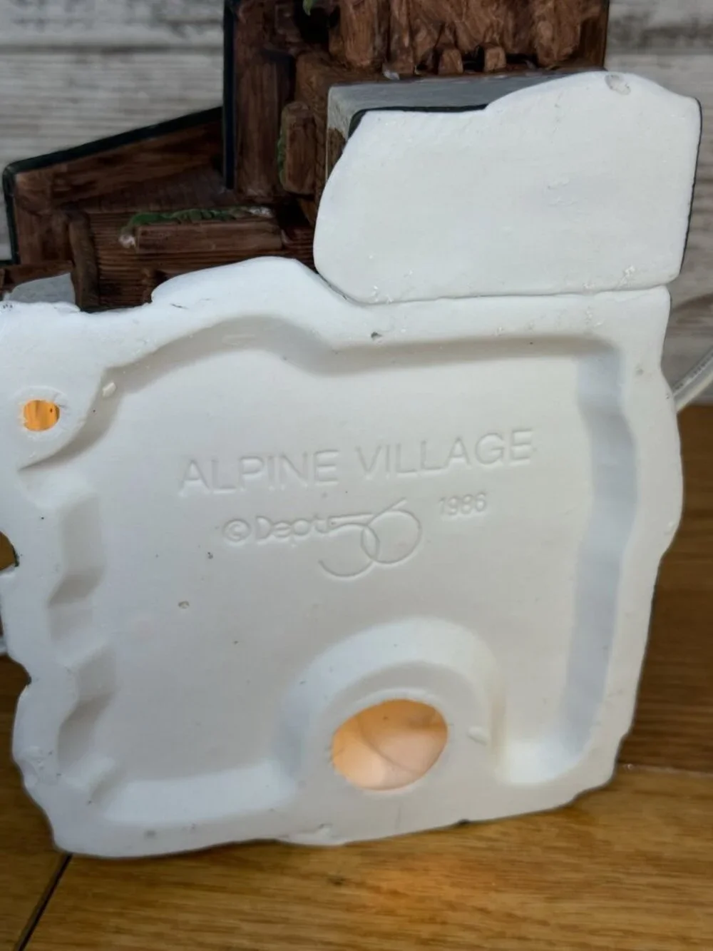 Dept 56 Alpine Village Series 1986 Besson Bierkeller 6540-4 Very Good Condition
